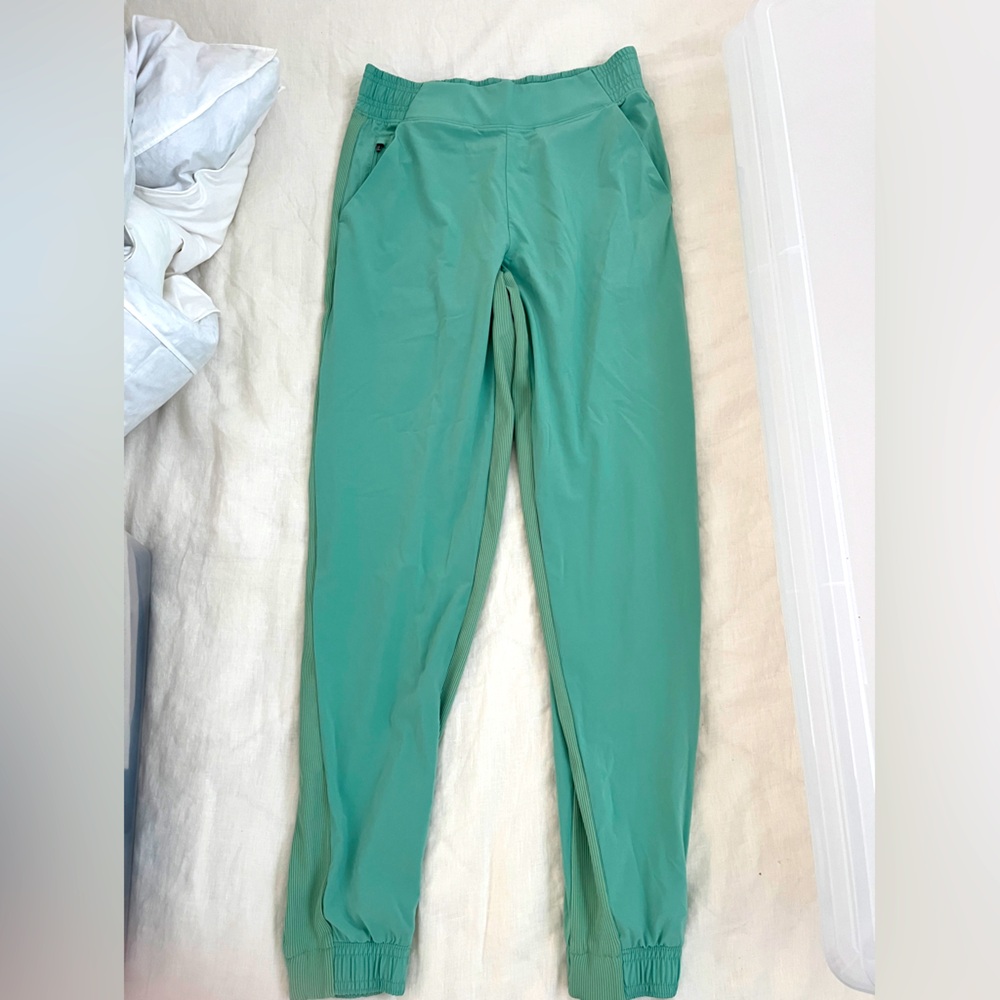 Athleta Brooklyn jogger in Raleigh green US size 2